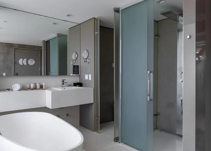 Suryaa Hotel Pinhais, Curio Collection By Hilton