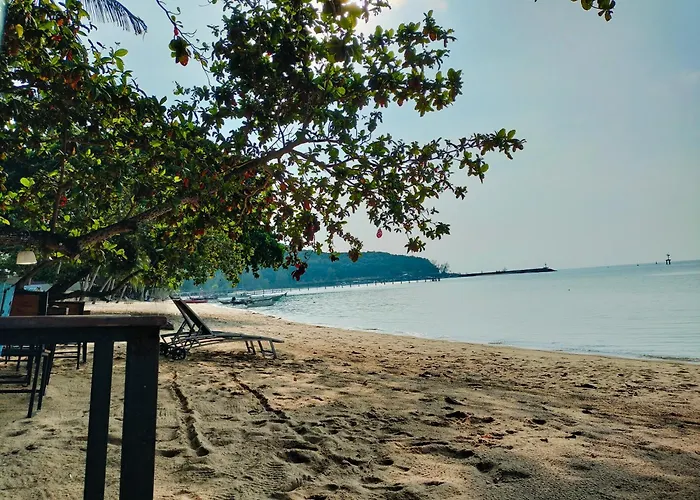 Jigsaw Cafe & Resort