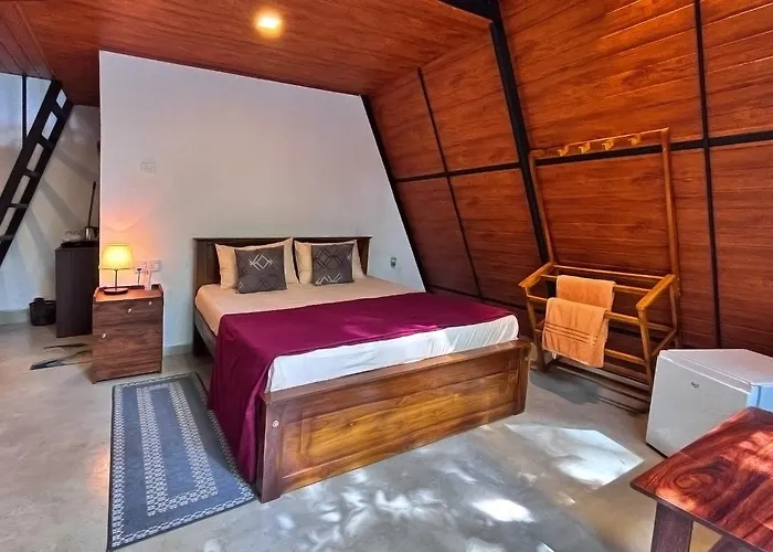 Kandy Little White House Cabana With Private Pool