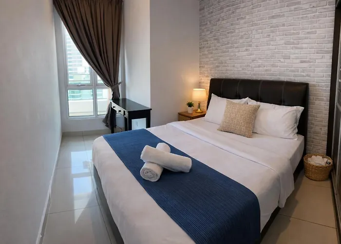 George Town High Floor Seaview Modern Suite 2Br Next To Gurney 23A
