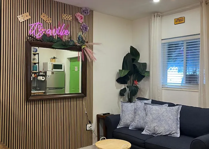 Little Havana Suites: Urban Oasis with Free Parking