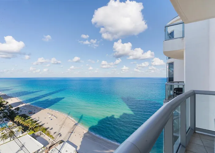 Luxury Penthouse Oasis - Oceanfront Views & Resort Perks