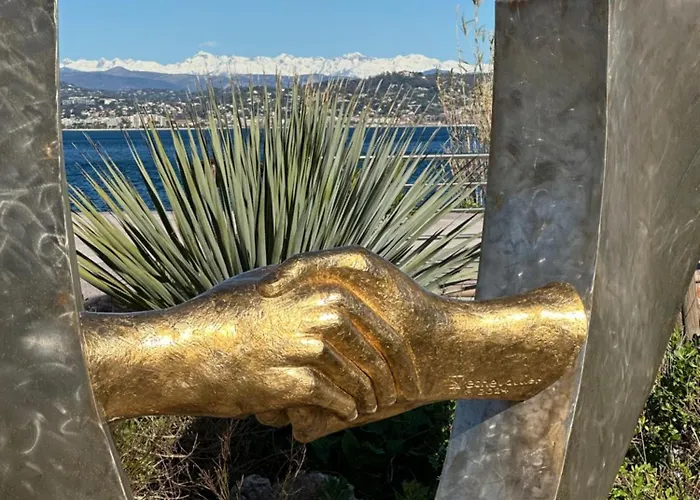 Vue mer et sur la baie de Cannes piscine 450m2 randonnée VTT au pied de l Esterel