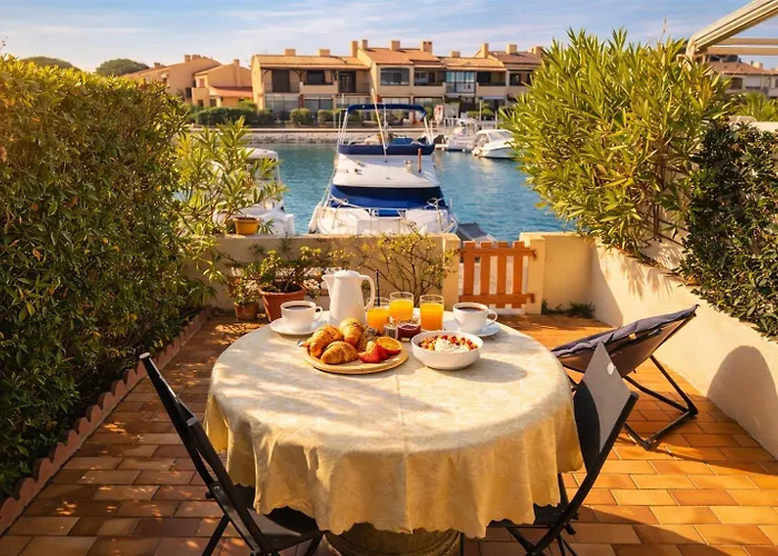 VILLA AUX CAPELLANS SUR LA MARINA POUR 4 PERSONNES - vue Marina - Parking - plage à 5 min à pied