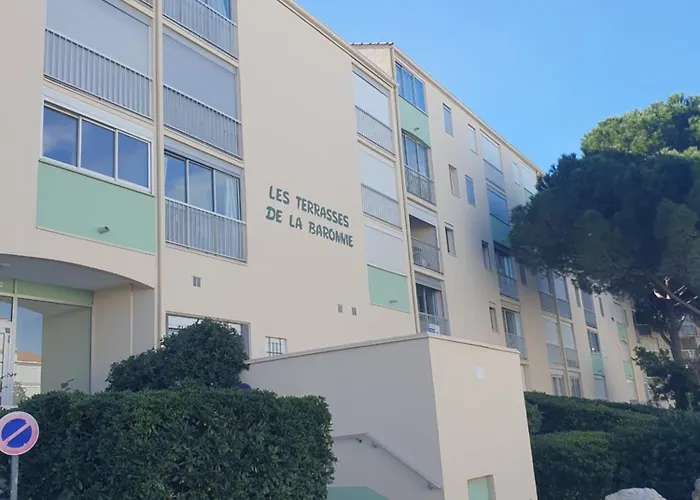 LES TERRASSES DE LA BARONNIE Appartement climatisé avec 1 chambre et piscine ouverte de fin Mai à mi Septembre Parking securisé avec accroches vélo disponible sans supplement