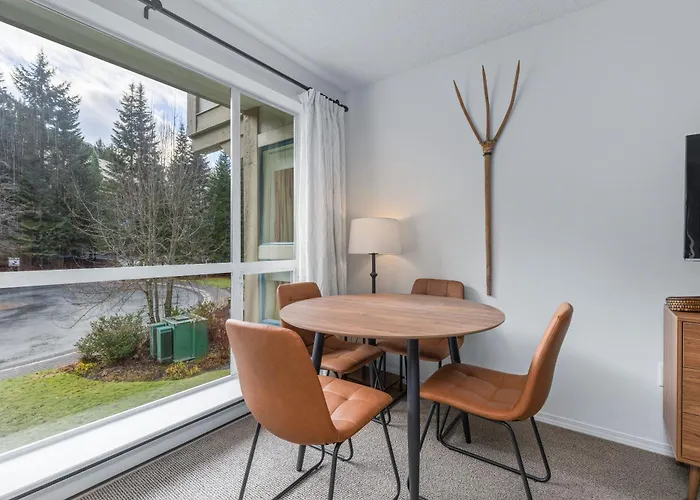 1Br | Greystone Lodge | Ski In / Ski Out | Pool & Hot Tub | Epic Locations