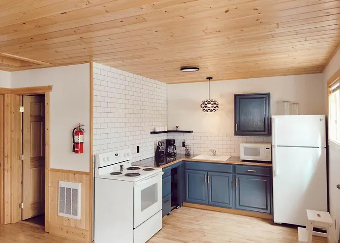Cabin 4 | Moonbeam