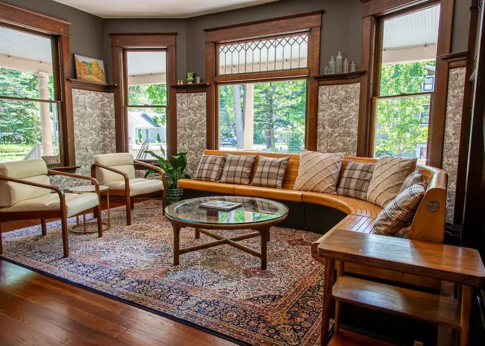 Forest Inn Of Saugatuck