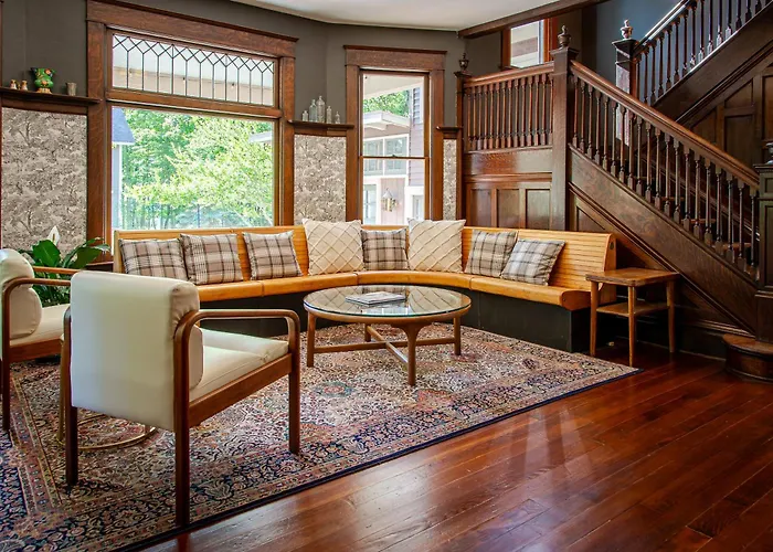 Forest Inn Of Saugatuck