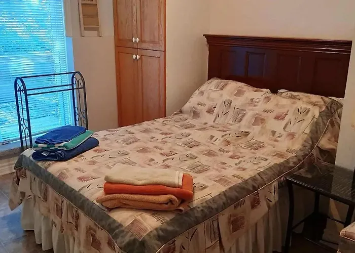 Lakefront Cottage 30 Minutes From Ottawa Downtown