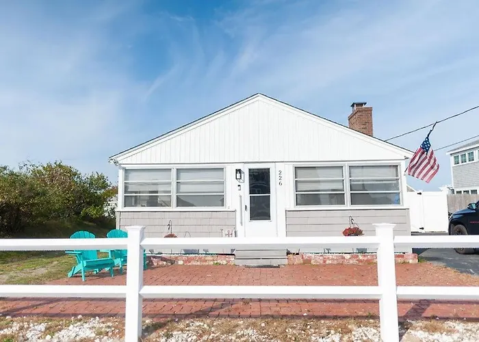 Dog-Friendly Cottage With Backyard & Beach Vibes!