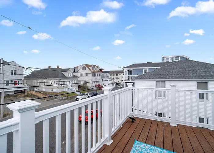 Salisbury Surf & Sol Pet-Friendly Backyard Games