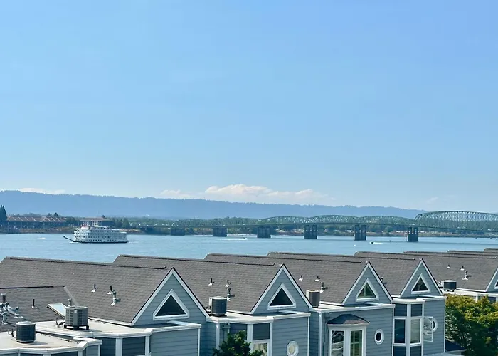 River Views 3Bd 2Ba Luxury Condo Along Columbia Waterfront Renaissance Trail