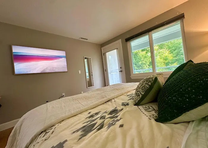 River Views 3Bd 2Ba Luxury Condo Along Columbia Waterfront Renaissance Trail