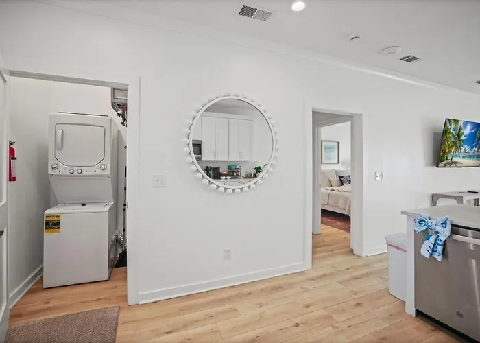Quiet Harbor Condo-Private Balcony-Relaxing Stay