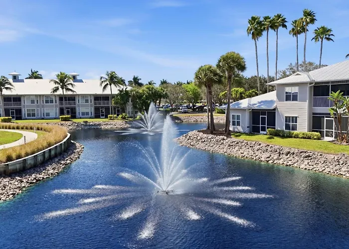 Greenlinks Golf Villas At Lely Resort