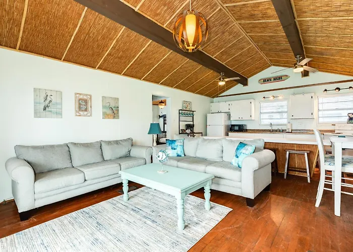 Walk To Ocean: Coastal Surfside Beach Bungalow!