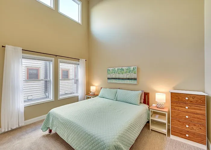 'Phoenix Nest' South Haven Condo: River View!