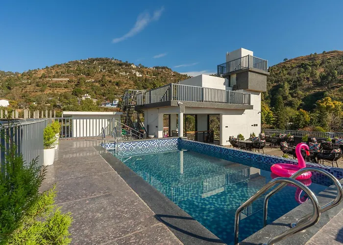 Perfectstayz Luxe Kapilaz With Rooftop Pool & Cafe, Bhimtal