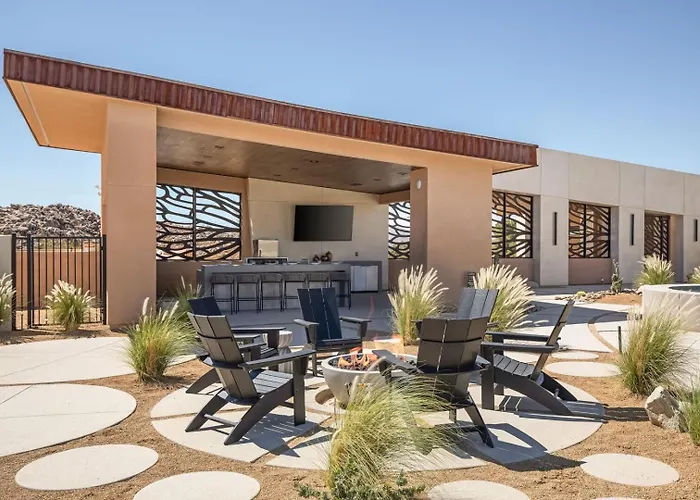 Peak By Fieldtrip - 8 Bedroom Modern Oasis - 2 Pools