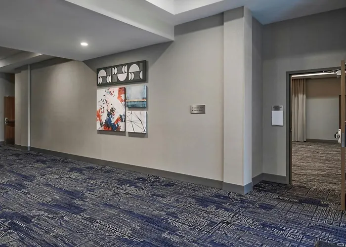 Courtyard By Marriott Madison