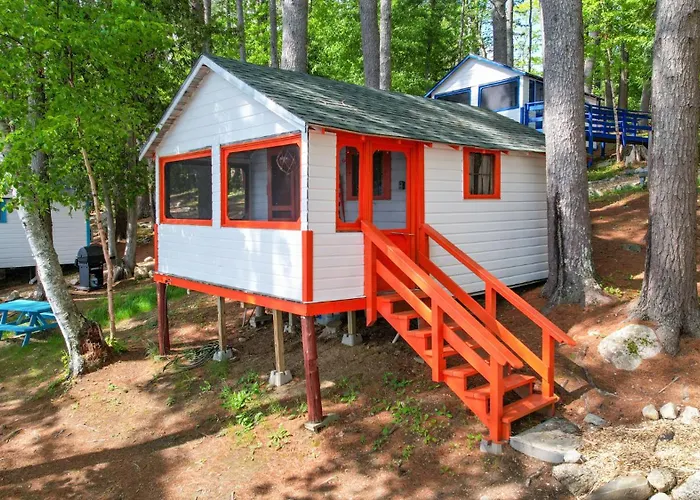 Getogether Pines Lakeside Cabin Resort