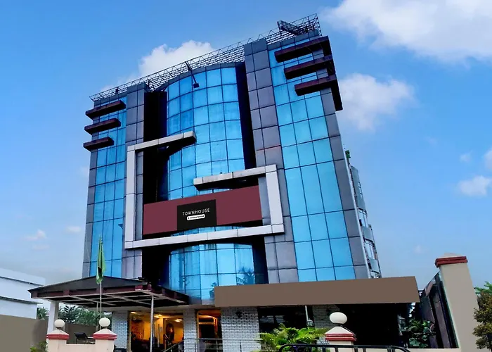 Townhouse Hatigaon Near Medicity Formerly Hotel Grand Majesty
