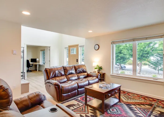 Spacious Bandon Getaway - 2 Blocks To Ocean!