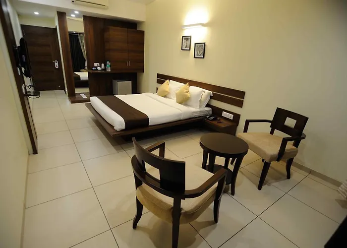 Hotel 3 Leaves Kolhapur