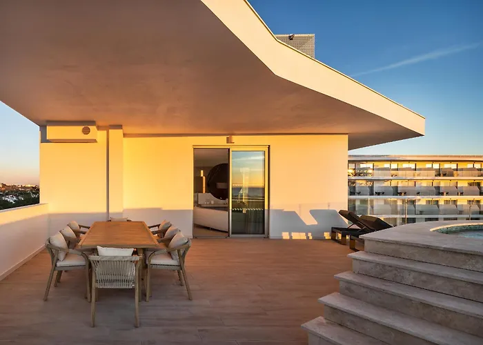 Castelo Suites Hotel