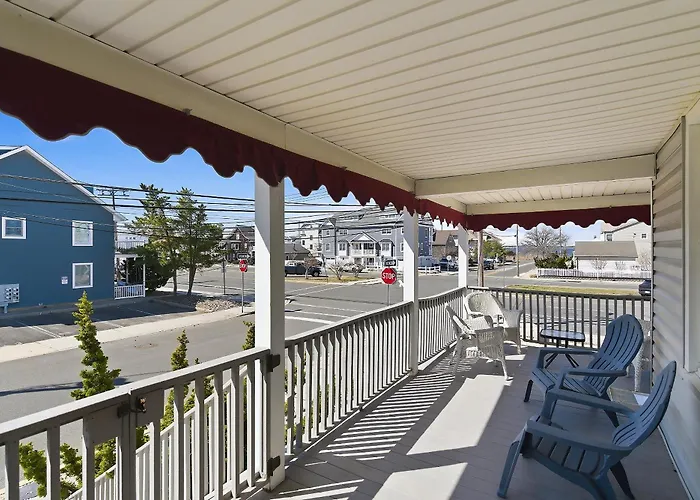 3 Bedroom 2 Bath Beach House Condo- 10 Houses From The Beach Walk To The Beach, Where Every Fisherman'S Paradise Begins
