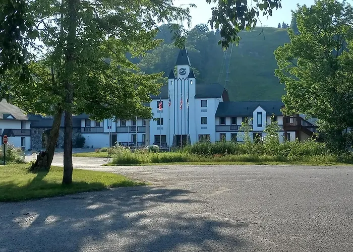 Greens & Glides Getaway At Schuss Mountain