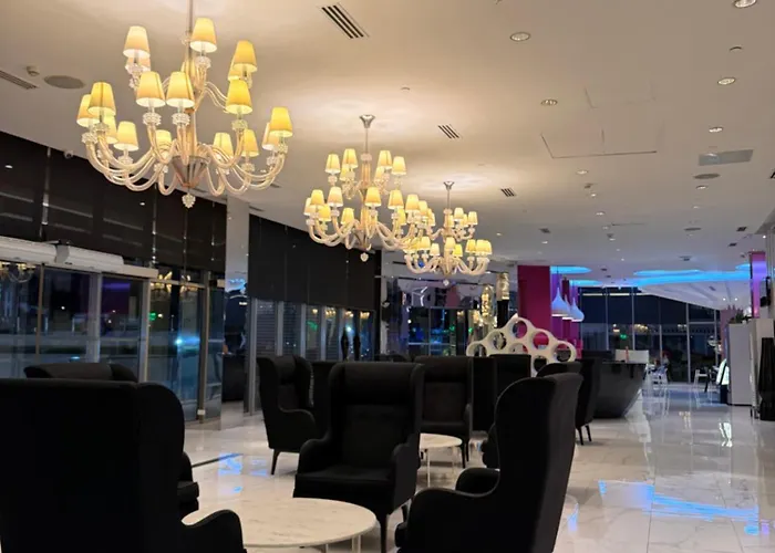 Sym Staycation At Azure