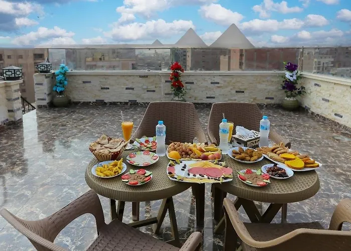 Jiwar Three Pyramids View Inn