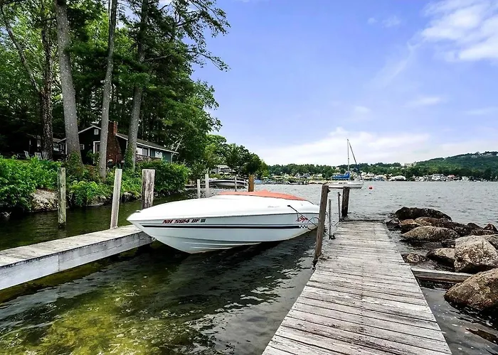 Scenic Lakeside Cabin With Exclusive Boat Dock Near Weirs Beach, Laconia, New Hampshire