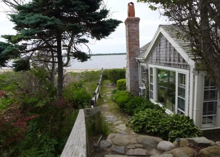 Sesachacha Cottage In Nantucket