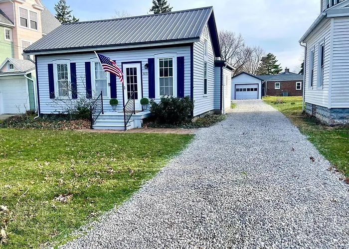 Coastal Cape Cod W/ King Bed, Game Room, & Bikes!