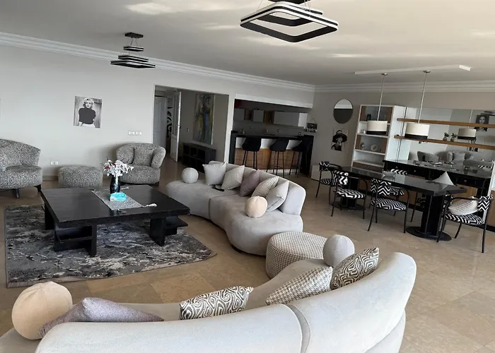 Stylish 3Br Apartment - Large Balcony - Nile View