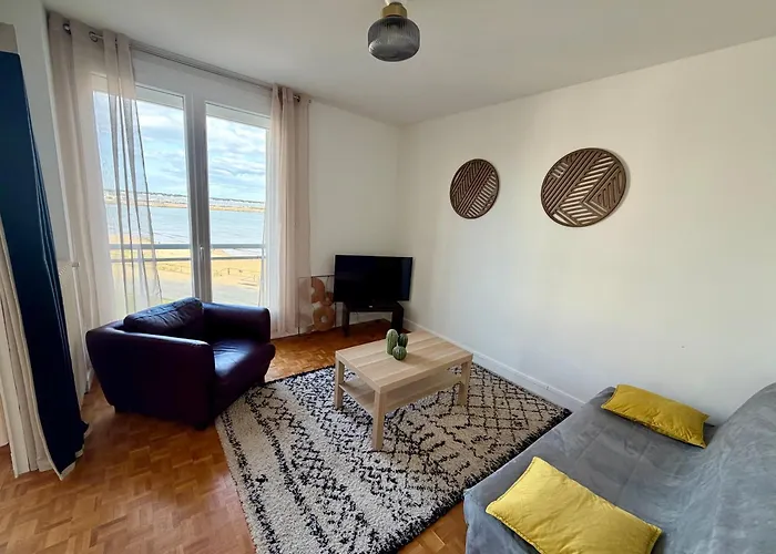 Apartment With Exceptional Views