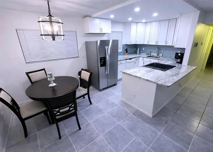 Cozy And Costal 10 Min To Beach Pool, Sauna, Pool Table