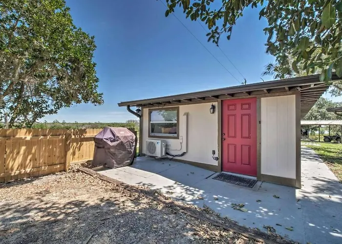 Charming Lakefront Apt Near Disney