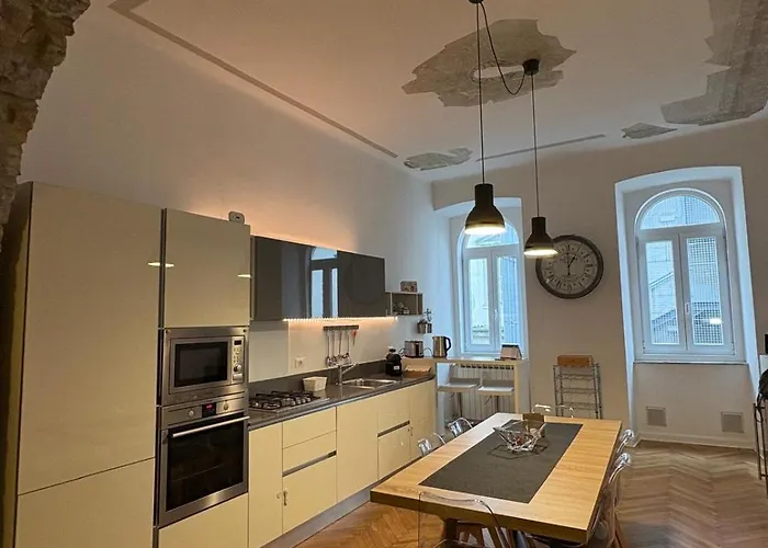 House 1826 In The Marine Heart Of Trieste