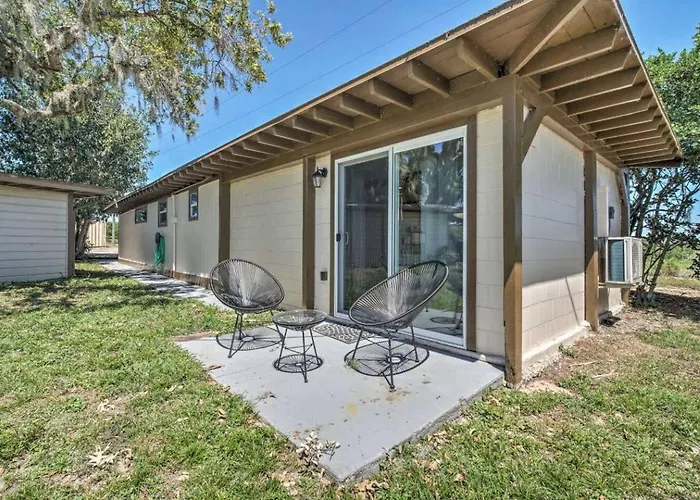 Charming Lakefront Apt Near Disney