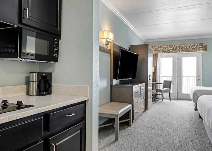 Cherry Tree Inn & Suites