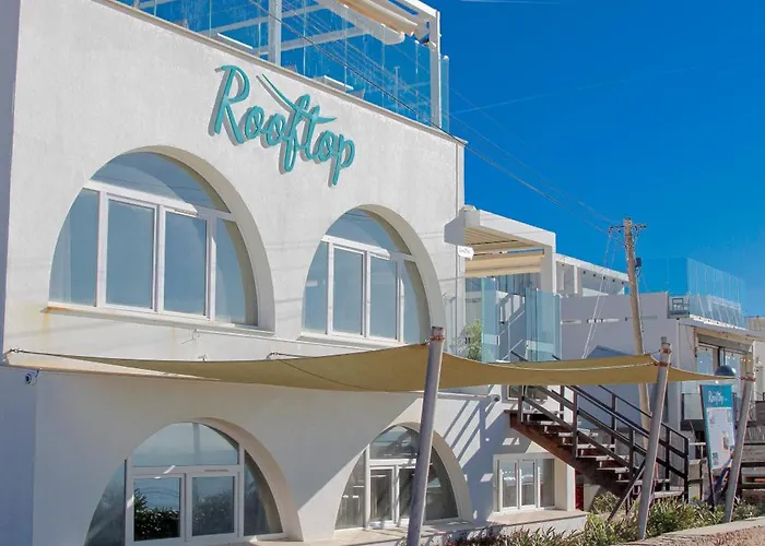 Golden Beach Guest House & Rooftop Bar