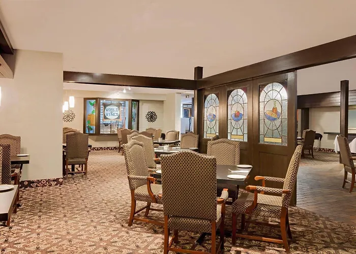 Ramada By Wyndham Pinewood Park Resort North Bay