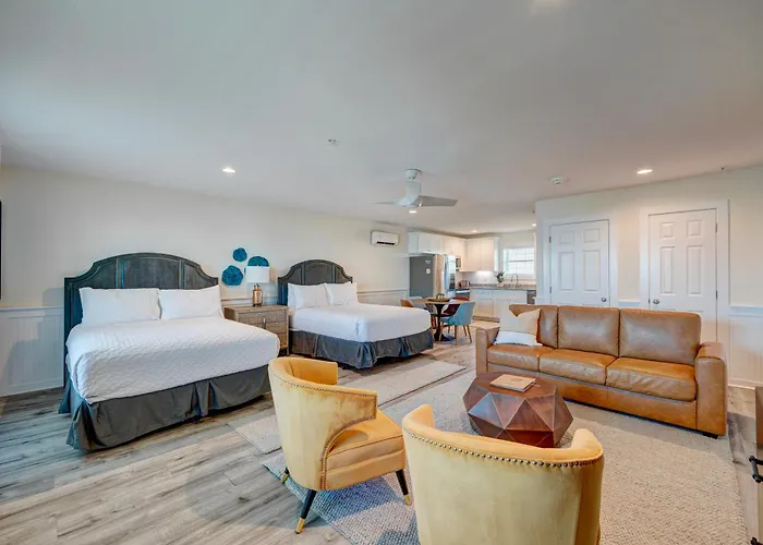 302 Queen Suite, 3Rd Floor Low Tide