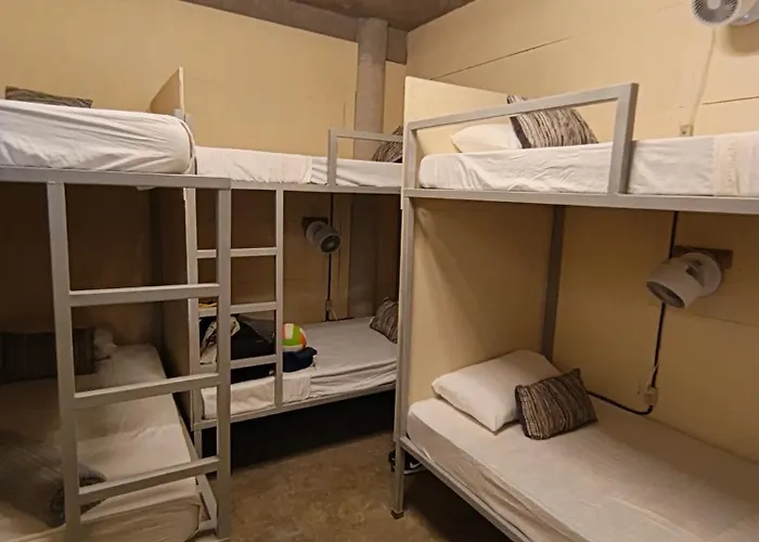 Hostel Flakos