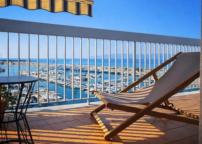 Attico con terrazza sul porticciolo turistico di Vibo Marina