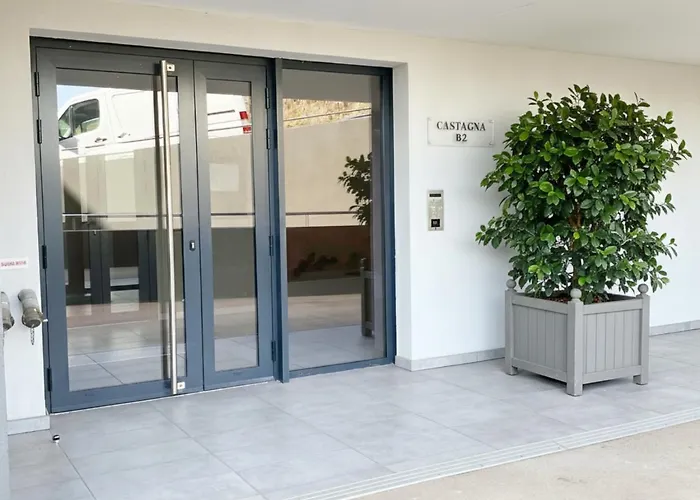 Suite de 2 chambres d'hôtes, proche port&aéroport, vue mer&montagne, climatisation, petit-déjeuner et parking inclus